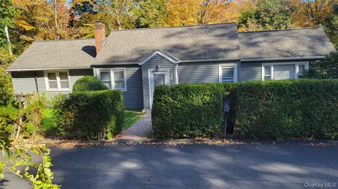 2 Stephens Ln, Mount Pleasant, NY 10595