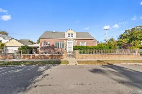 22415 138th Ave, New York, NY 11413