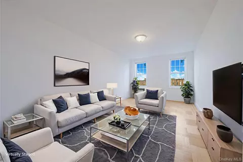 41-15 44th St #6C, New York, NY 11104