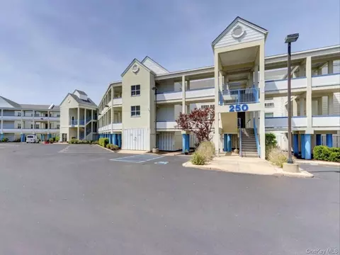 260 Dune #120, Westhampton Beach, NY 11978