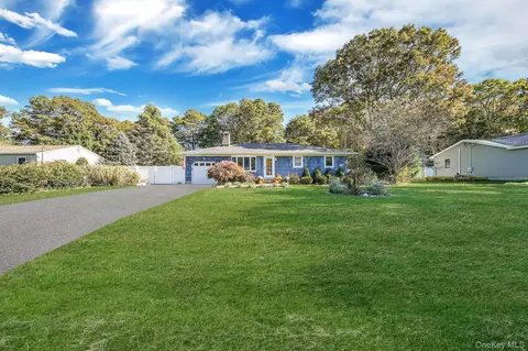 243 Robinson Ave, Patchogue, NY 11772