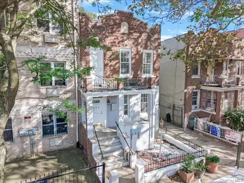 541 Hinsdale St, Brooklyn, NY 11207