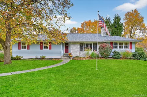 69 Round Hill Rd, Poughkeepsie, NY 12603