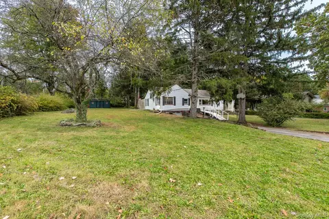 88 Buckingham Ave, Poughkeepsie, NY 12601