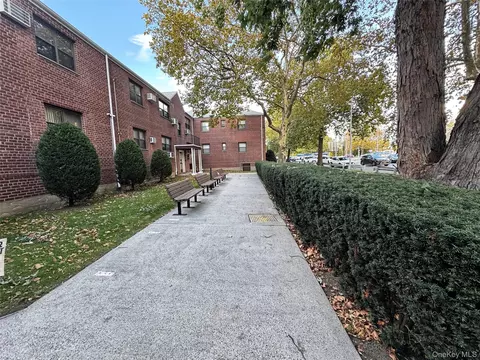 90-43 Shore Pkwy #56, Howard Beach, NY 11414