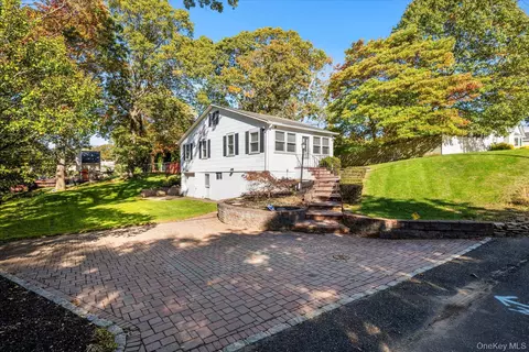 11 Naiad Rd, Rocky Point, NY 11778