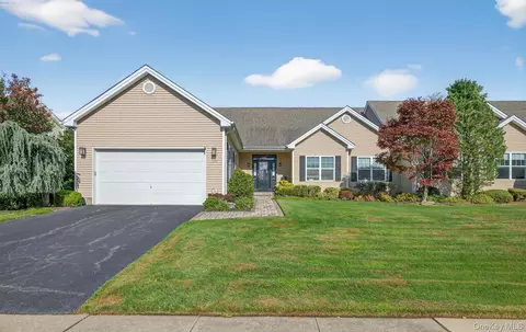 133 Breeley Blvd, Melville, NY 11747