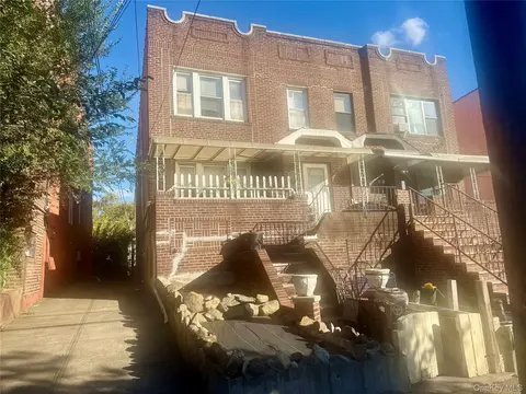 50-29 39th Pl, New York, NY 11104