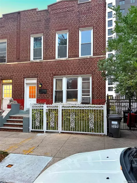 1032 Longfellow Ave, New York, NY 10459