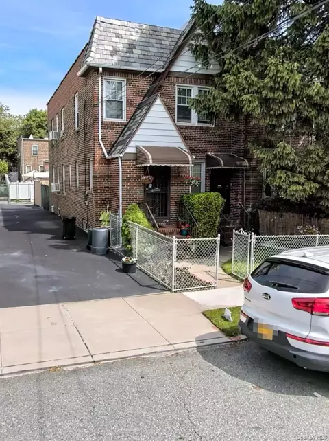 8017 Cowles Ct, New York, NY 11379