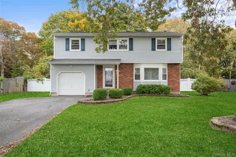 2129 Sycamore Ave, Ronkonkoma, NY 11779
