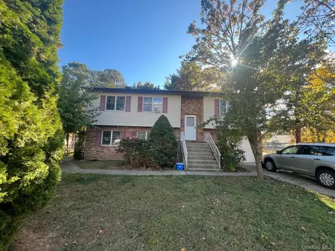 60 New Hampshire Ave, Bay Shore, NY 11706