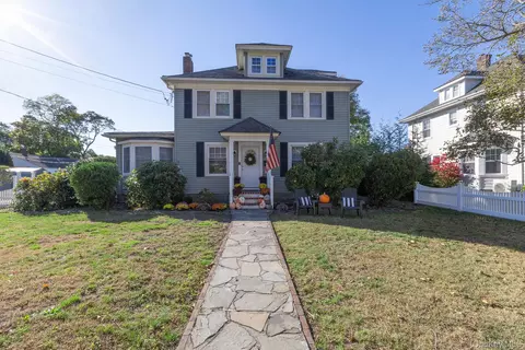 108 Jayne Ave, Patchogue, NY 11772