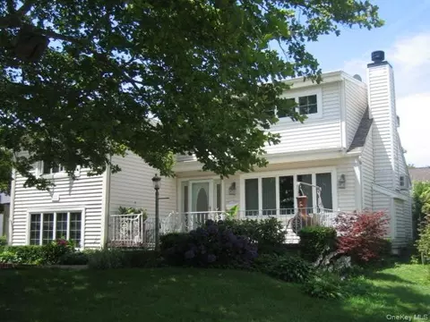 227 Mckinley Ave, Island Park, NY 11558