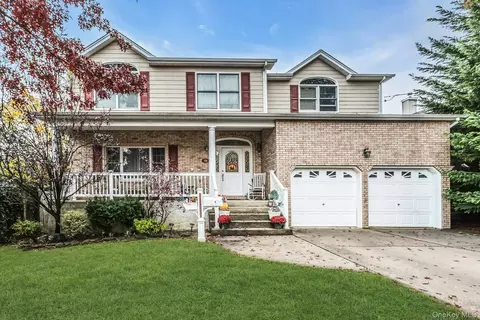 1716 Monroe Ave, Seaford, NY 11783