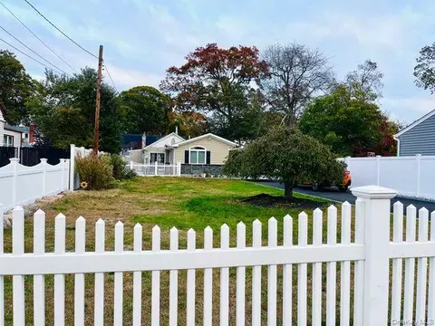 219 Litchfield Ave, Babylon, NY 11702