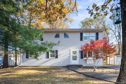 104 Riley Rd, New Windsor, NY 12553