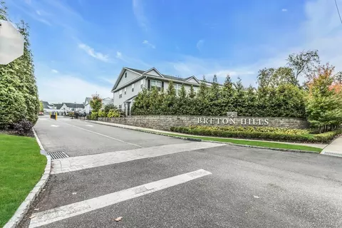 512 Breton Way, Glen Cove, NY 11542