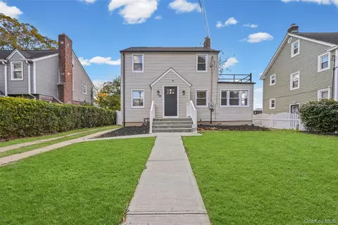72 Woodside Ave, Freeport, NY 11520