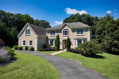28 Heritage Ct, Tuxedo, NY 10987