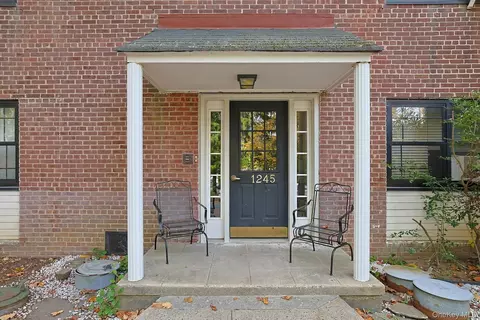 1245 California Rd #B23, Eastchester, NY 10709