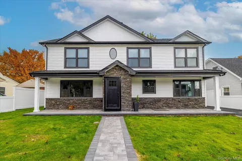 38 Heather Ln, Levittown, NY 11756