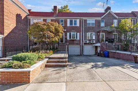 4713 215th St, New York, NY 11361