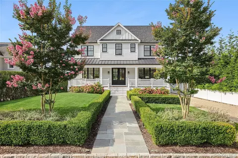 13 Beach Ln, Westhampton Beach, NY 11978
