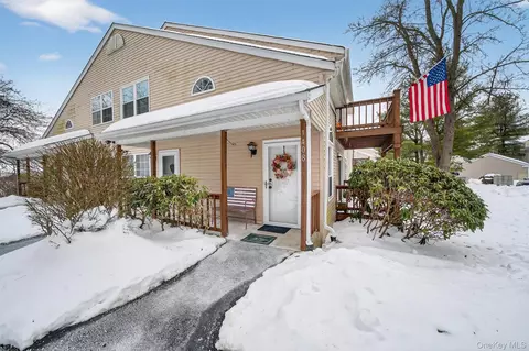 1408 Rosewood Ct, Highland Mills, NY 10930