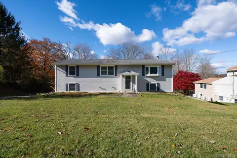 40 Saint Michaels Ter, Carmel, NY 10512
