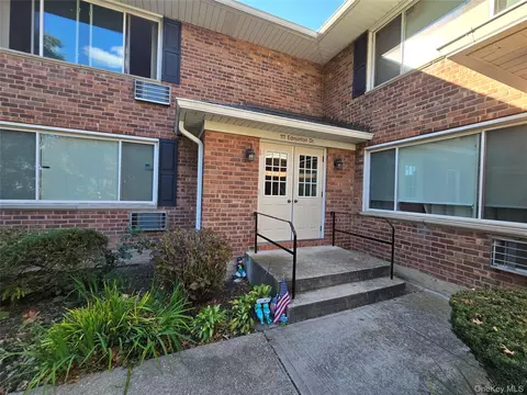 111 Edmunton Dr #G4, North Babylon, NY 11703