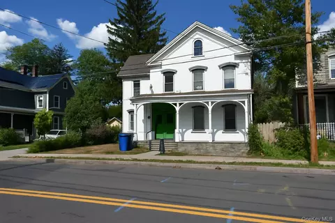 51 Henry St, Kingston, NY 12401