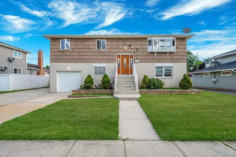 76 Hamilton Ave, Massapequa, NY 11758