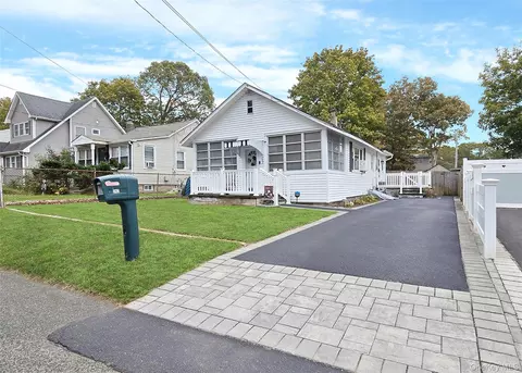 242 Pawnee St, Ronkonkoma, NY 11779