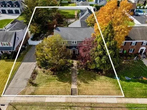 331 Mineola Blvd, North Hempstead, NY 11501