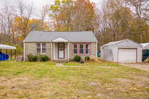 38 Jones Ln, Hamptonburgh, NY 12549