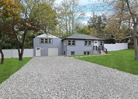 55 Hickory Rd, Rocky Point, NY 11778