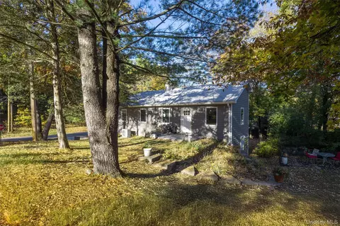 21 Henry St, Elizaville, NY 12523