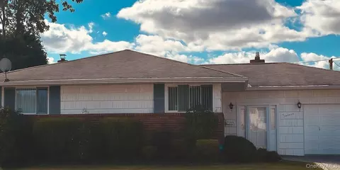 11 Adrienne Dr, Old Bethpage, NY 11804