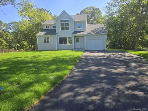 63 Gray Ave, Medford, NY 11763
