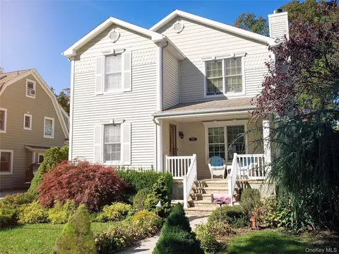 1543 William St, Merrick, NY 11566