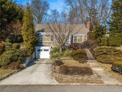5 Hillside Ave, North Hempstead, NY 11576