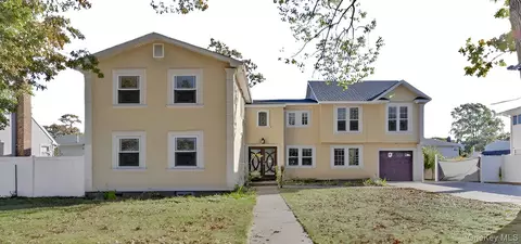 362 Deauville Blvd, Copiague, NY 11726