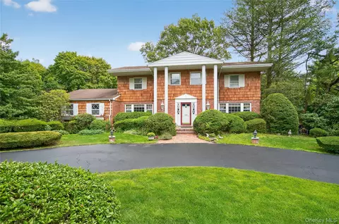 300 Circle Rd, Syosset, NY 11791