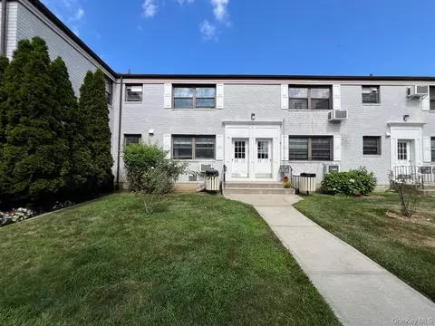 69-15 136th St #A, Flushing, NY 11367