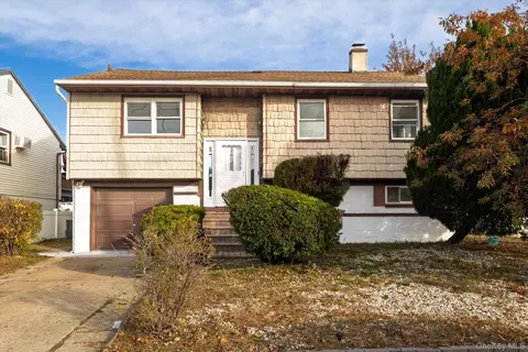 69 E 1st St, Freeport, NY 11520