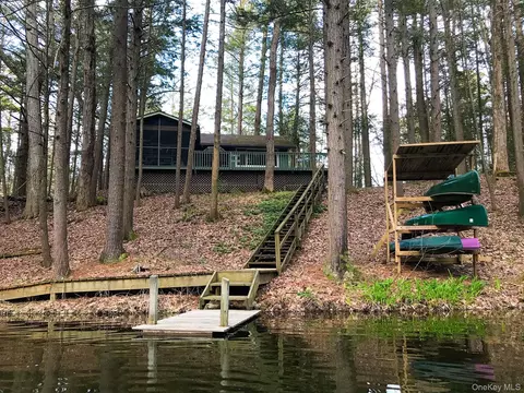 151 Lake Ln, North East, NY 12546