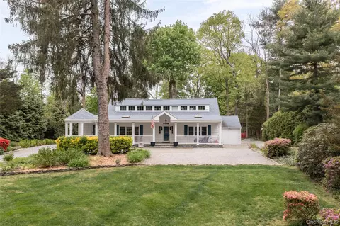 32 Hicks Ln, North Hempstead, NY 11568