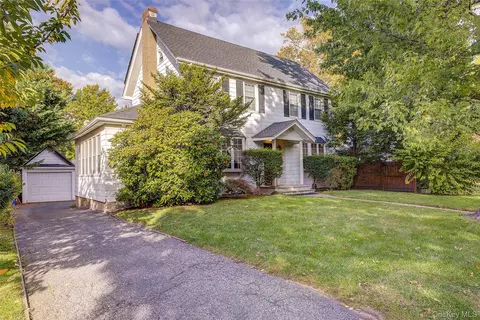3520 159th St, Flushing, NY 11358