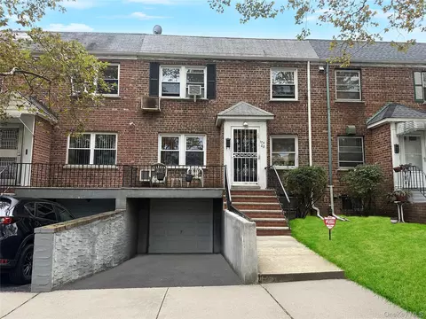 17508 65th Ave, New York, NY 11365